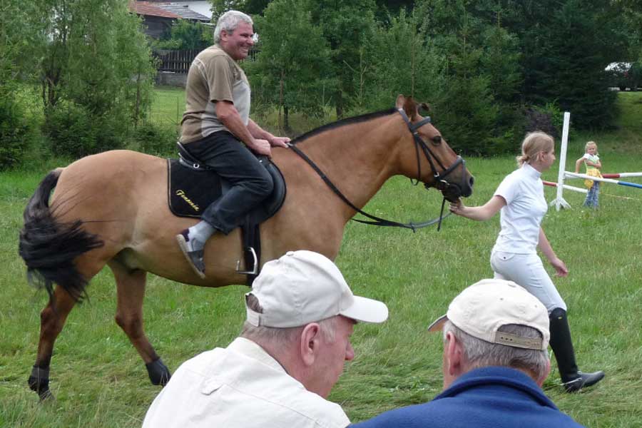 Guten tág, chlapi nedýchajte tak, teň kůň z vás cítí chlast
