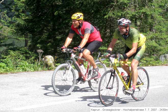 Jirka a Marián Pažický dva kilometry za mýtným ve Ferleitenu - 11:11hodin 7. července 2007 