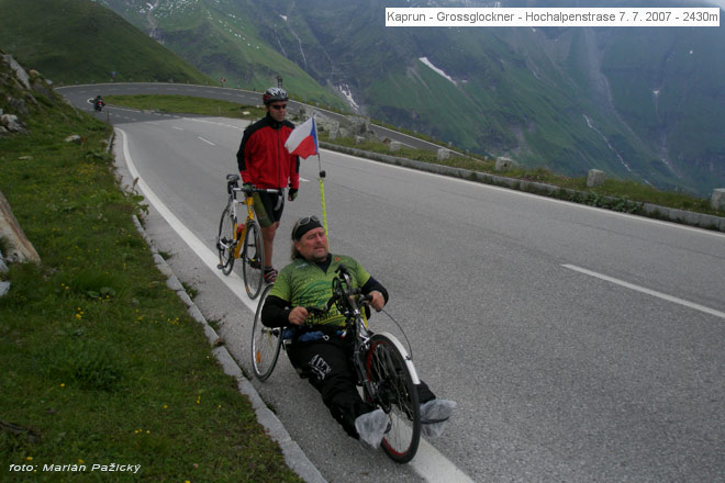 7. 7. 2007 14:40hod. Hochalpenstrasse Grossglockner  - tady už mi Dušan nevěří že dojedu