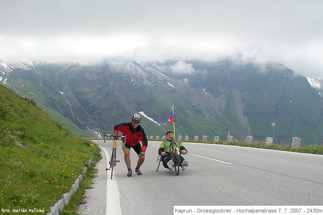  Hochalpenstrasse Grossglockner  7. 7. 2007 14:45hod.  - Dušanové srandičky