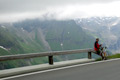 Hochalpenstrasse Grossglockner 7. 7. 2007 - trpělivě čekající Dušan