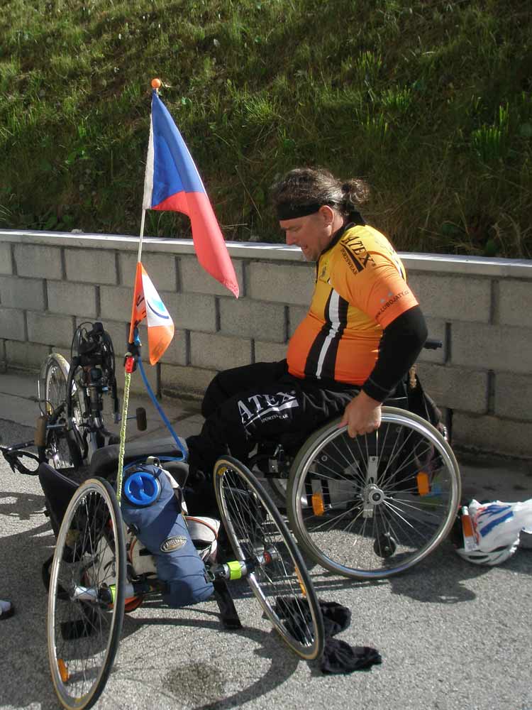 Z kripl káry na hanbik start u Apparthotelu Sella Ronda  - 25. července 2010