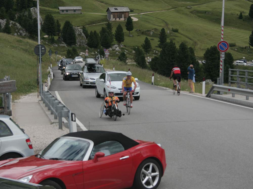 Pár metrů před passem di Gardena a i když jsme s Mariánem brzdou provozu nikdo se nerozčiluje