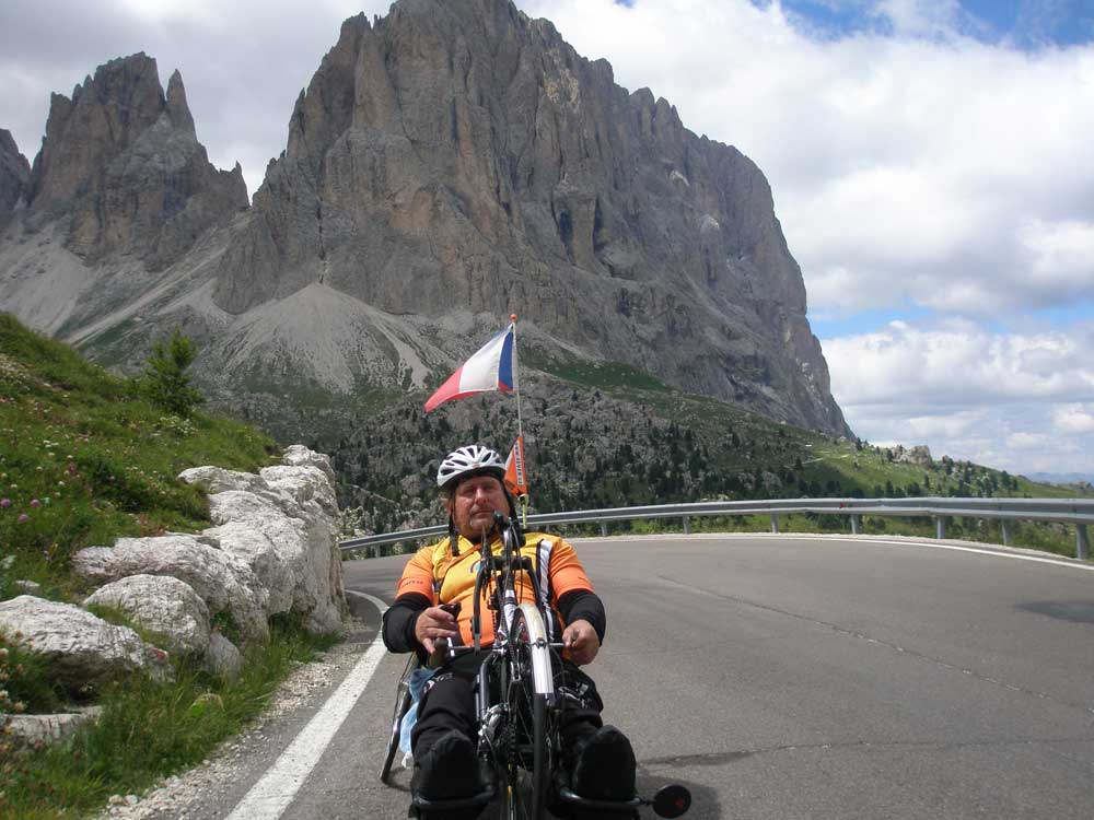Passo di Sella ještě kousek a mám za sebou výjezd druhého passa