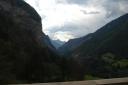 Je rozhodnuto, jedeme přes Passo Stelvio - poslední pohled do údolí na silnici vedoucí na Zermes a Livigno, po které bychom Stelvio objeli