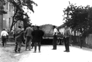 Stavba pomníku OBĚTEM SVĚTOVÝCH VÁLEK LUBOJATY 1961
