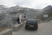 PASSO DELLO STELVIO 2760m.n.m. - pohled z parkoviště v poslední zatáčce od Prato