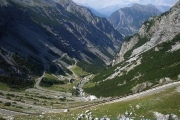 Pohled do údolí nad Bormiem ve stoupání na PASSO DELLO STELVIO 27. 8. 2009