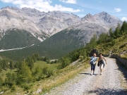 Jana a Jindřiška na cyklostezce vedoucí od jezera Cancano(Lago di Cancano) do Livigna přes passo Alpisella